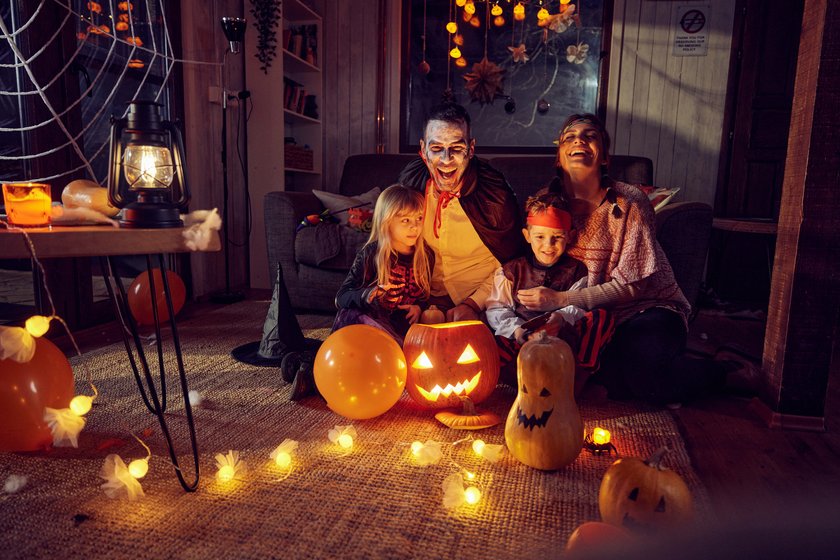 Halloween mit der Familie feiern Halloween mit der Familie feiern