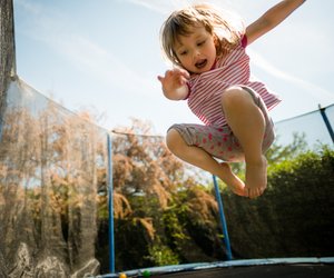 Trampolin für Kinder: Die besten Produkte & wichtige Tipps für einen sicheren Hüpfspaß