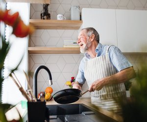 Pfanne reinigen: Das hilft bei angebranntem Essen