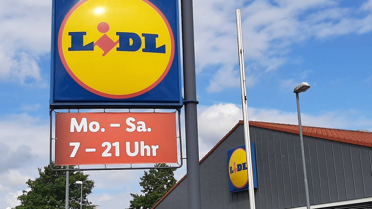 Mit diesen stimmungsvollen Windlichtern von Lidl holst du dir die Farben und Motive des Herbstes in deine vier Wände. Mit diesen stimmungsvollen Windlichtern von Lidl holst du dir die Farben und Motive des Herbstes in deine vier Wände.