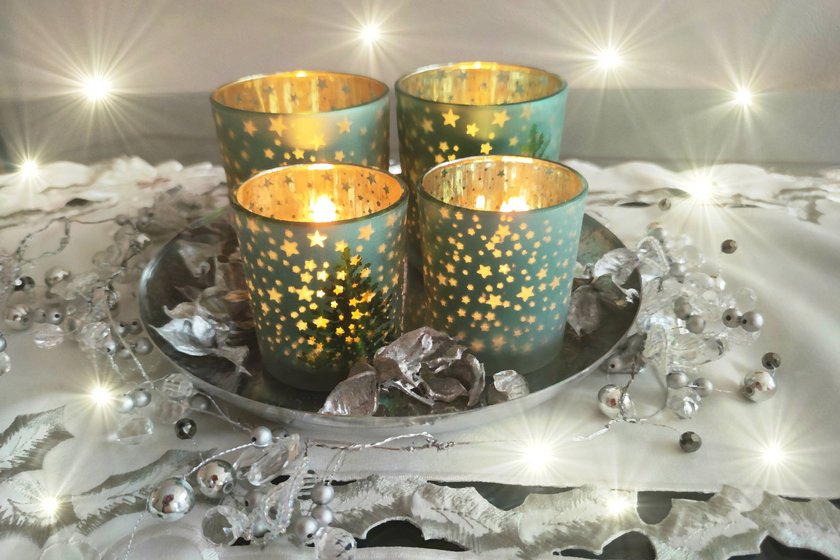 Kerzen sorgen für eine ruhige, weihnachtliche Stimmung. Kerzen sorgen für eine ruhige, weihnachtliche Stimmung.