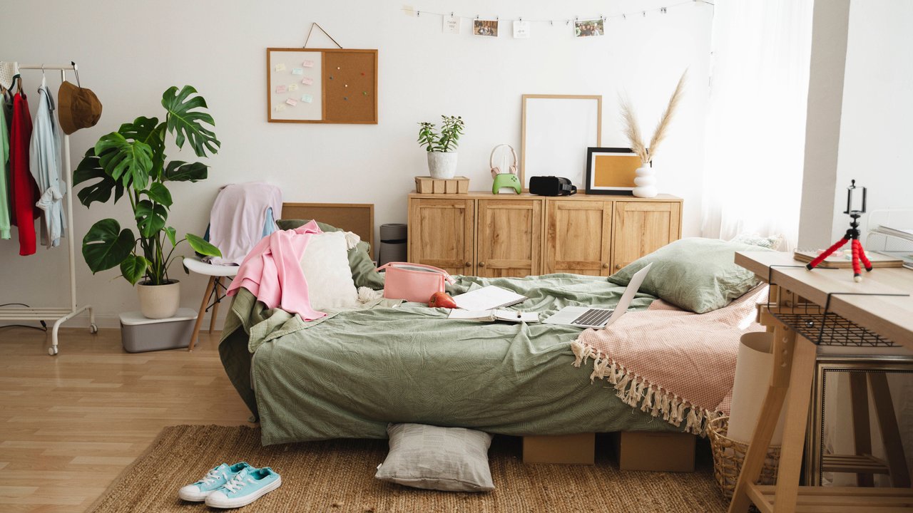 Schlafzimmer mit Einrichtung Schlafzimmer mit Einrichtung