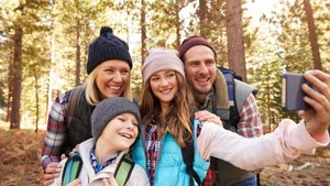 Tolle Ideen und Motive für Familienfotos im Herbst