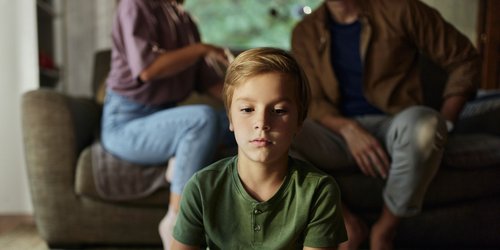 Psychologie: 3 schlimme Erfahrungen aus deiner Kindheit, die dich noch heute triggern