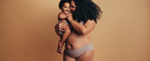 Ehrliche After-Baby-Bodys: 12 prominente Frauen, die ihren echten Körper nach der Geburt zeigen