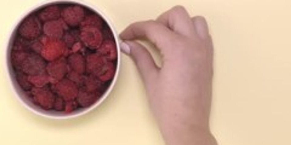 Baby-Rezept: Himbeer-Bananen-Smoothie - Video (nicht Ooyala) Baby-Rezept: Himbeer-Bananen-Smoothie - Video (nicht Ooyala)