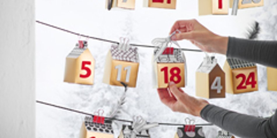 Aus 24 Häuschen-Schachteln einen Adventskalender basteln Aus 24 Häuschen-Schachteln einen Adventskalender basteln