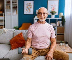 Boomer-Fitness: Diese 6 Übungen lassen dich fitter und gesünder werden - und das im Sitzen!