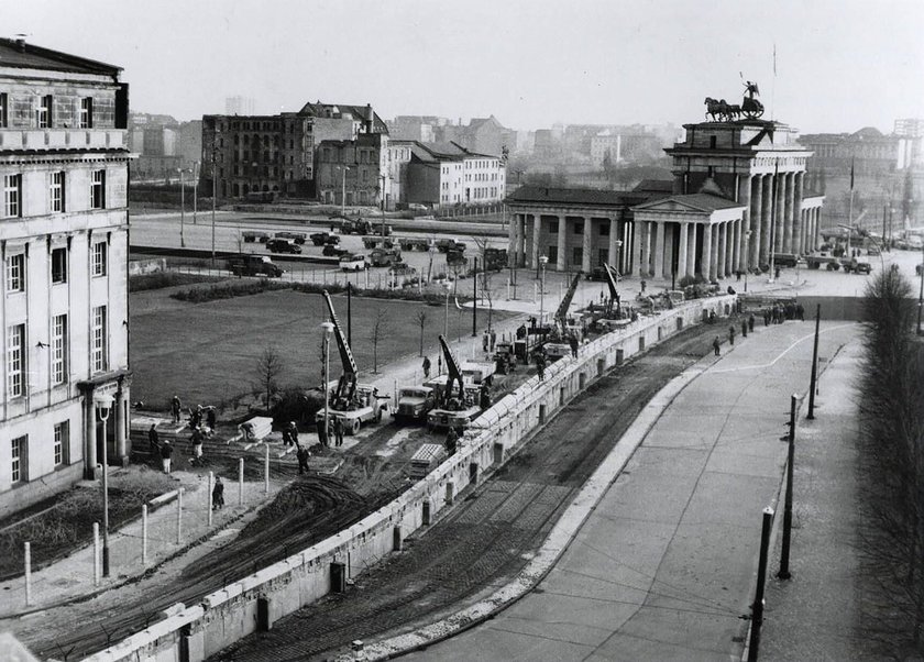 Brandenburger Tor 1961 mit Berliner Mauer Brandenburger Tor 1961 mit Berliner Mauer