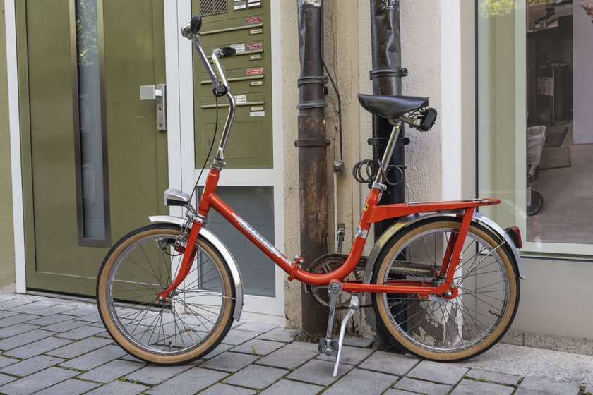 6 Gegenstände, die früher in jeder Garage standen und heute absoluter Kult sind: Das Klapprad 6 Gegenstände, die früher in jeder Garage standen und heute absoluter Kult sind: Das Klapprad