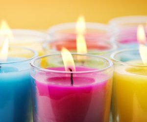 Kerzenfarben verstehen: So wählst du das perfekte Licht für jeden Anlass