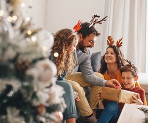 Gemütliche Festtage: Diese Amazon-Kissenbezüge in Grün setzen bunte Akzente