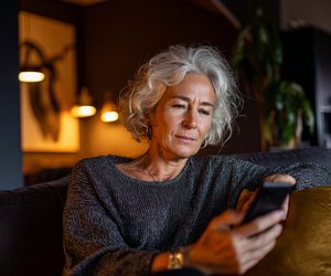 Warum deine Kinder bei deinen Nachrichten schmunzeln – 7 Boomer-Merkmale, die dich digital verraten