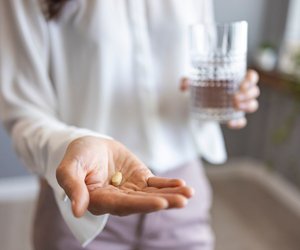 Warum es keine gute Idee ist, Aspirin mit Alkohol einzunehmen