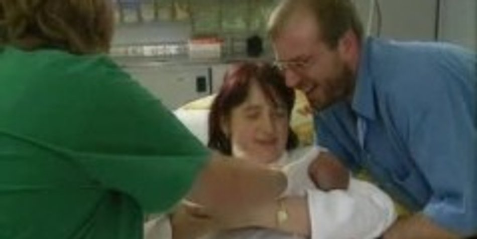 Erstuntersuchung beim Baby nach der Geburt Erstuntersuchung beim Baby nach der Geburt