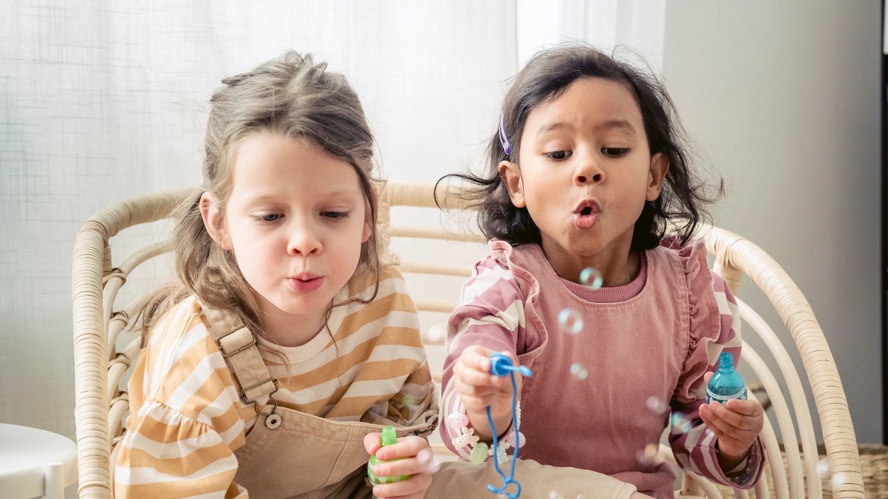 Seifenblasen sind bei Kindern sehr beliebt