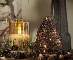 Dieser Jysk‑Tannenzapfen bringt leuchtenden Weihnachtsglanz in dein Heim