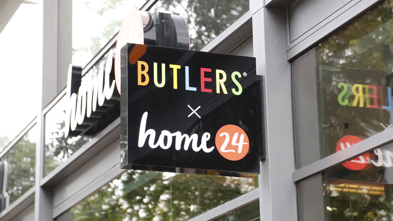 Bei Butlers ist eine schöne Esstischgruppe im nostalgischen Vintage-Design erhältlich.