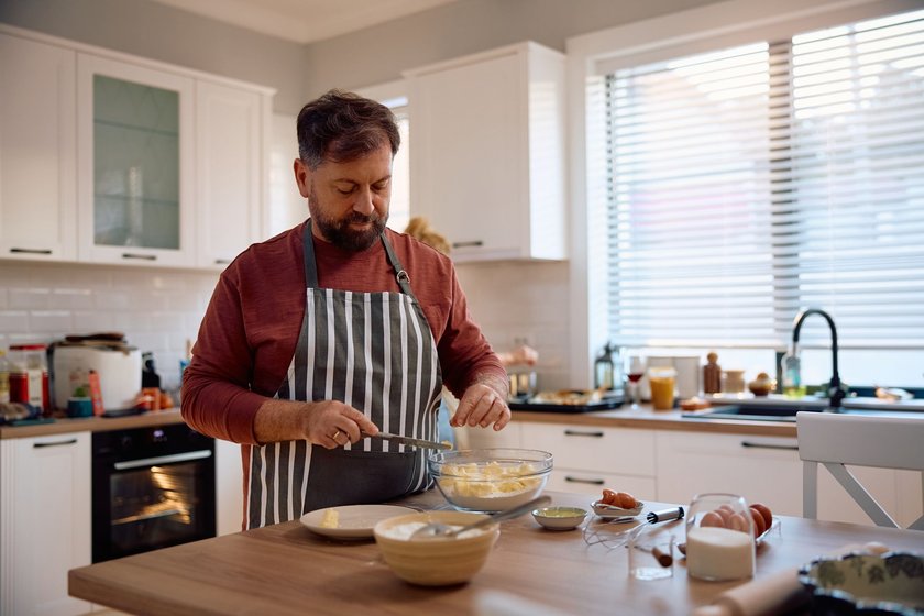 10 Anzeichen, dass du dich von Familie und Freunden entfernst 10 Anzeichen, dass du dich von Familie und Freunden entfernst