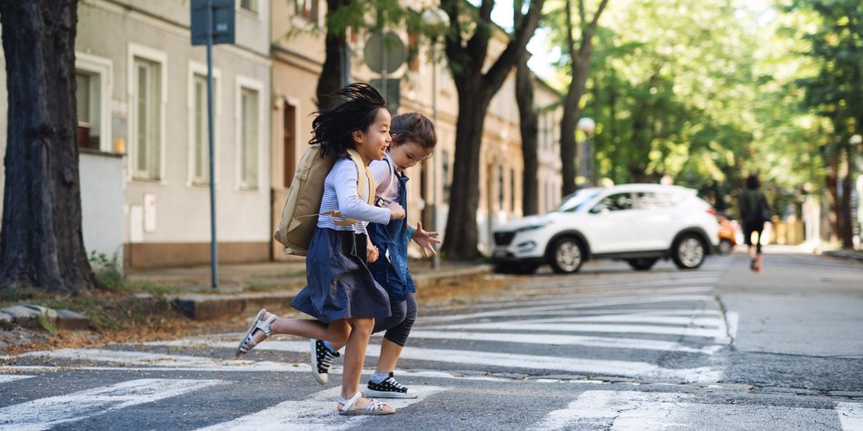 Schulweg: So macht ihr eure Kinder fit für diesen Meilenstein Schulweg: So macht ihr eure Kinder fit für diesen Meilenstein
