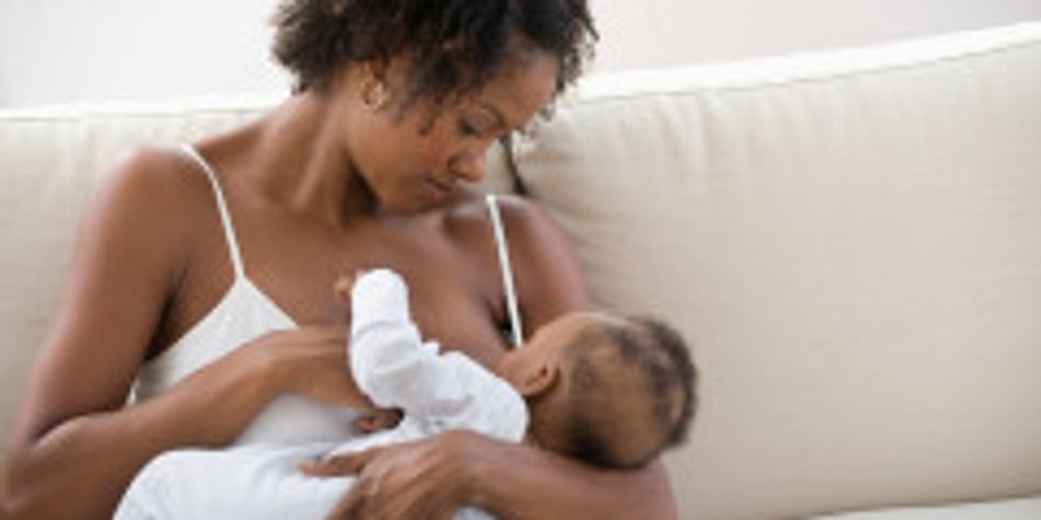 Clusterfeeding – Wenn das Baby ständig an die Brust möchte Clusterfeeding – Wenn das Baby ständig an die Brust möchte