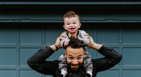Papa-Qualitäten: Das macht die 12 Sternzeichen als Väter aus