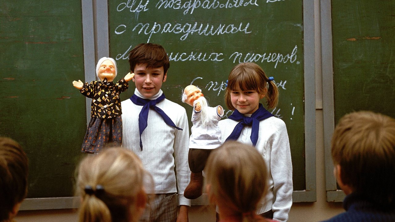 Schulunterricht in der DDR Schulunterricht in der DDR