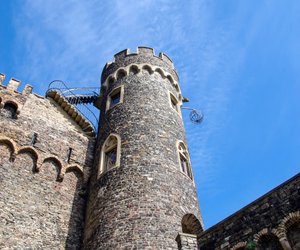 Ein Prinz verwandelte diese mittelalterliche Burg-Ruine in ein Schloss
