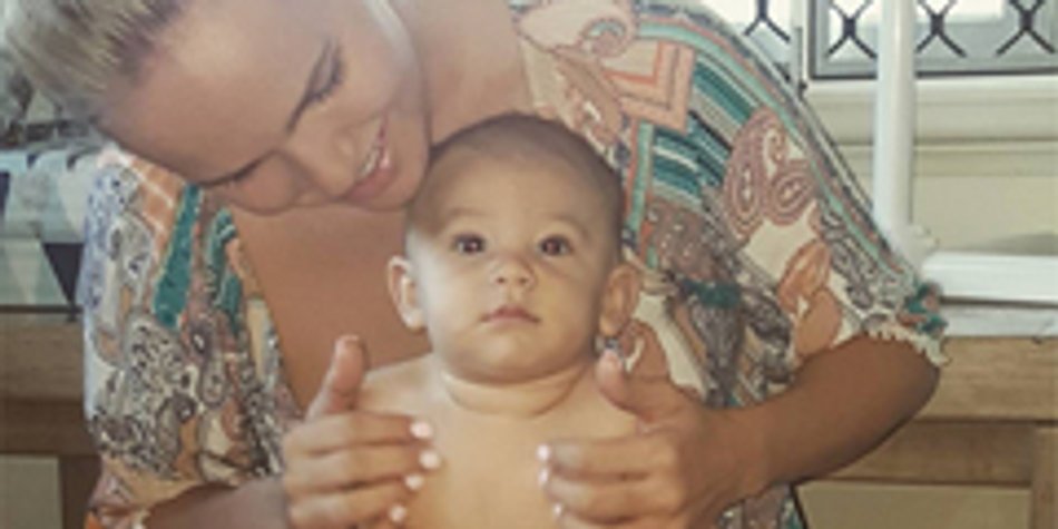 Diese Mutter bereut es öffentlich, ihr Baby gestillt zu haben Diese Mutter bereut es öffentlich, ihr Baby gestillt zu haben