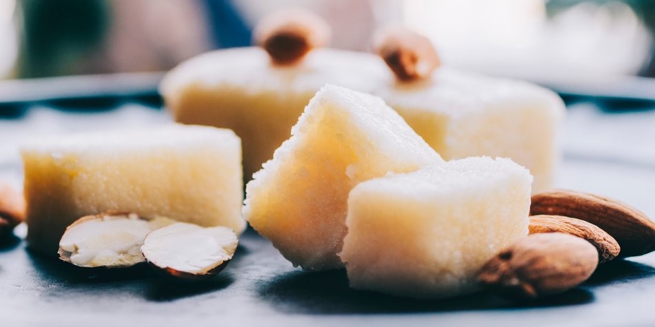 Plätzchen für Weihnachten: Kokos-Marzipanecken Plätzchen für Weihnachten: Kokos-Marzipanecken
