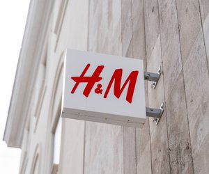 Dieser Stoffhund von H&M ist zum Kuscheln gedacht