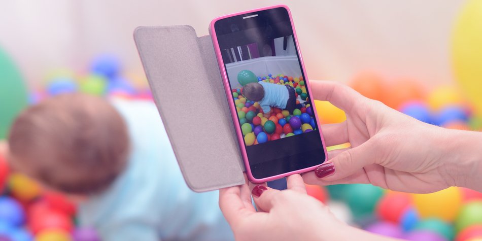 Sharenting: Warum sich Eltern mit Kinderfotos im Netz eingehend beschäftigen müssen Sharenting: Warum sich Eltern mit Kinderfotos im Netz eingehend beschäftigen müssen
