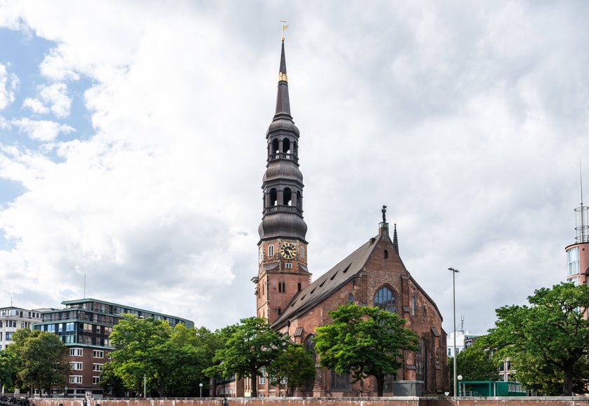 Außenaufnahme der Hauptkirche St. Katharinen in Hamburg