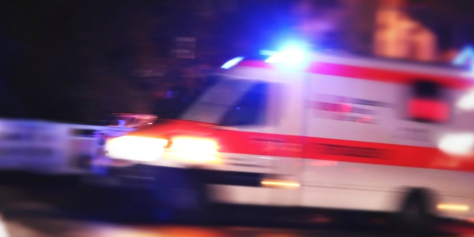 Schweres Busunglück in Thüringen: Zwei Kinder sterben Schweres Busunglück in Thüringen: Zwei Kinder sterben