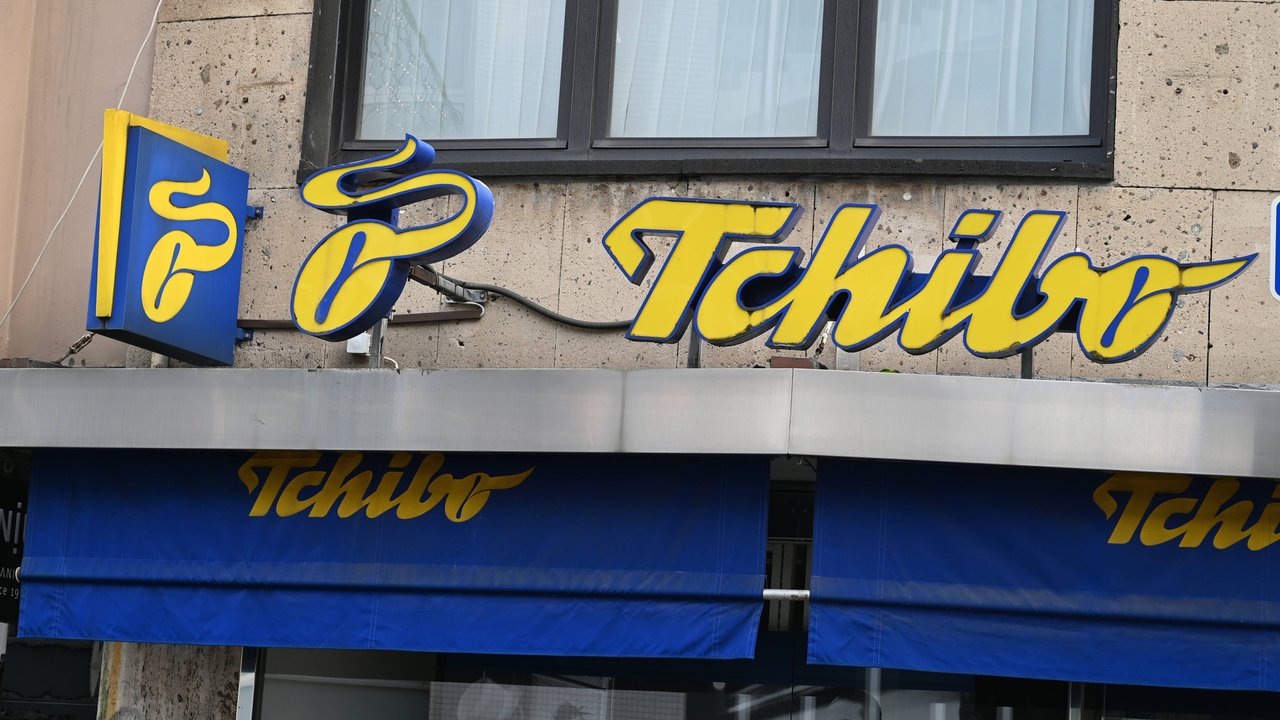 Auch als Weihnachtsgeschenk: Diese kuschelige Pyjama von Tchibo im Hermine-Look.