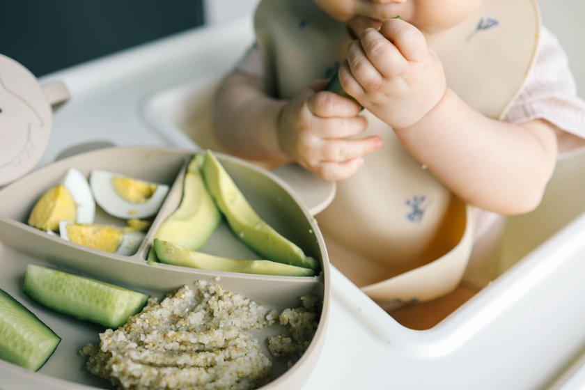 Fingerfood fürs Baby: Selber greifen, riechen und schmecken - Fingerfood ist fürs das Baby eine multi-sensorische Erfahrung