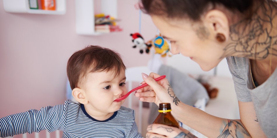 Hustensaft für Baby: Welches Mittel lindert die Beschwerden? Hustensaft für Baby: Welches Mittel lindert die Beschwerden?