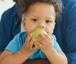 Apfel fürs Baby: Ab wann und wie eignet sich das Obst?