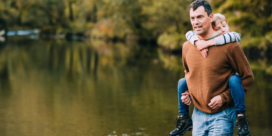 Achtsamkeit in der Familie: 6 Wege zu einem entspannteren Familienalltag Achtsamkeit in der Familie: 6 Wege zu einem entspannteren Familienalltag