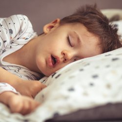Schlafenszeit: Wie lange sollte der Mittagsschlaf für Babys und Kleinkinder sein?