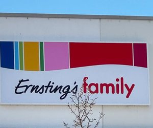 Spielspaß mit Wow-Effekt: Das LED-Flugzeug von Ernsting's family als tolle Geschenkidee