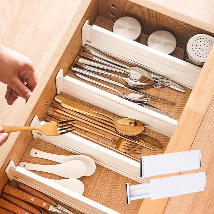 Geschirrschublade aus Holz mit weißen, verstellbaren Trennfächern Geschirrschublade aus Holz mit weißen, verstellbaren Trennfächern