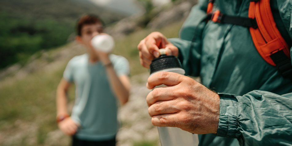 Diese ekligen Fehler machst auch du bei deiner Trinkflasche Diese ekligen Fehler machst auch du bei deiner Trinkflasche