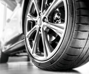 Darum haben Auto- und Fahrradreifen Noppen – und wofür sie gut sind