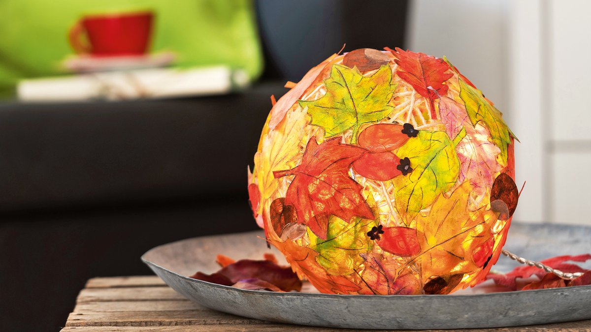 So Bastelt Ihr Eine Magische Bl Tterleuchte Easy Herbst Diy