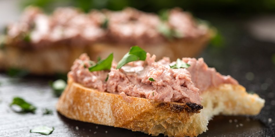 In dieser Wurst wurden Salmonellen entdeckt: Edeka, Rewe und mehr betroffen In dieser Wurst wurden Salmonellen entdeckt: Edeka, Rewe und mehr betroffen