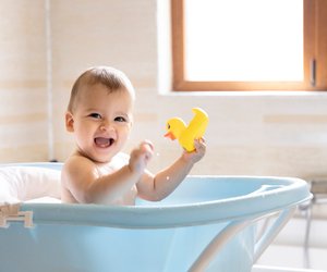 Planschvergnügen pur: Die 5 besten Badewannensitze fürs Baby