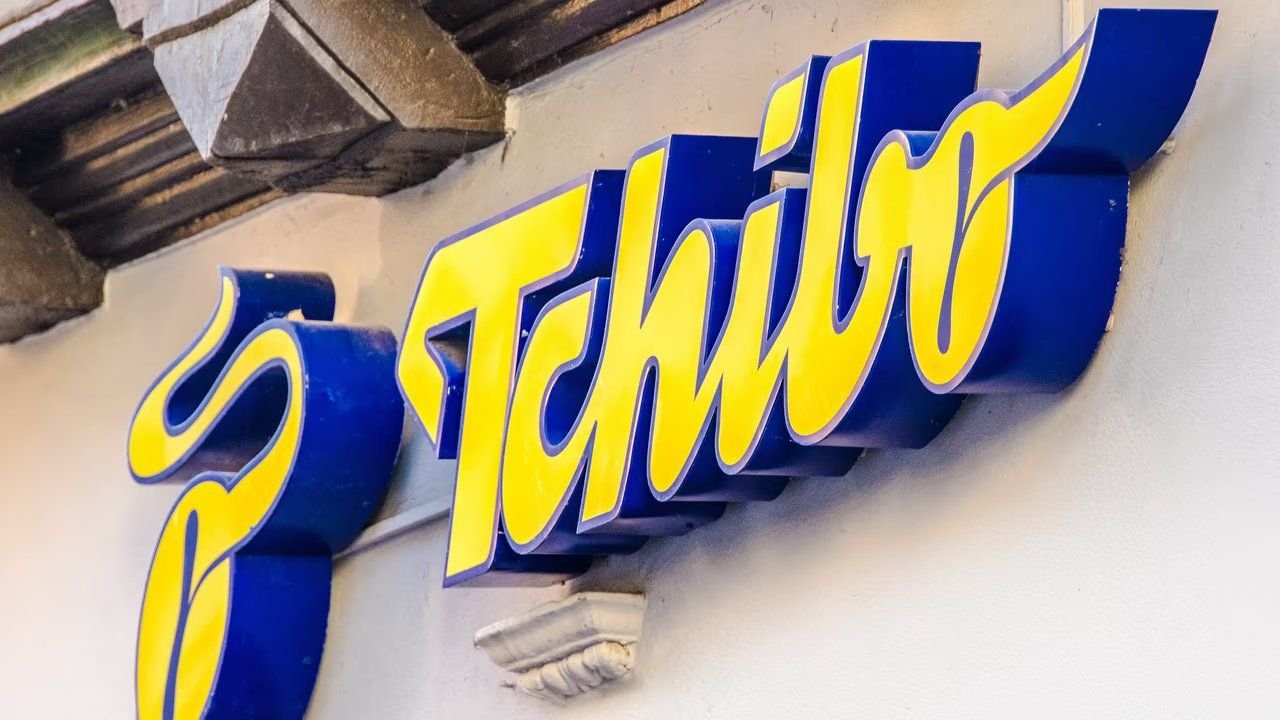 Bei Tchibo findest du die flauschige Kuscheldecke für deinen Hund. Bei Tchibo findest du die flauschige Kuscheldecke für deinen Hund.