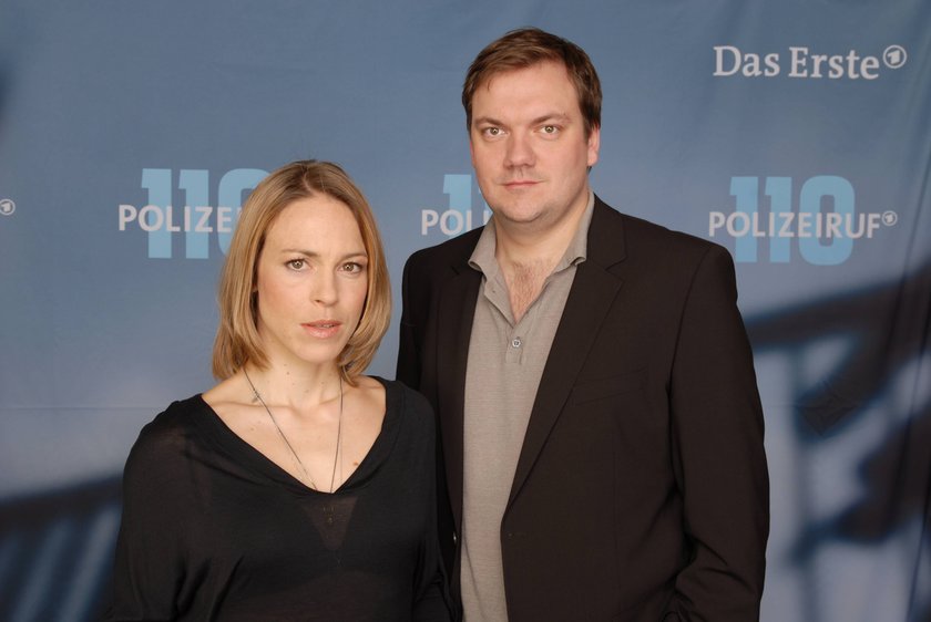 Bildnummer: 52902760  Datum: 18.02.2009  Copyright: imago/Hogreve
Schauspieler Anneke Kim Sarnau und Charly Hübner anlässlich eines Pressetermins zur 300. Folge der Fernsehserie - Polizeiruf 110 - in Hamburg , Personen; 2009, Hamburg, TV, Film, Pressetermin; , quer, Kbdig, Gruppenbild, close, Randbild, People o0 Fotoshooting

Bildnummer 52902760 Date 18 02 2009 Copyright Imago Hogreve Actor Anneke Kim Sarnau and Charly Hübner during a Press call to 300 Impact the Television series Polizeiruf 110 in Hamburg People 2009 Hamburg TV Film Press call horizontal Kbdig Group photo Close Edge image Celebrities o0 Photo shooting 