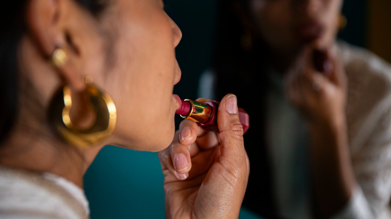 Für die Lieblingsohrringe gibt es im Schmuckschrank extra Steckplätze. Für die Lieblingsohrringe gibt es im Schmuckschrank extra Steckplätze.